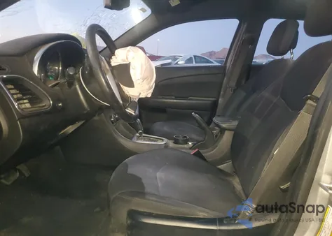 2013 Chrysler 200 Touring z USA, uszkodzony, nr VIN 1C3CCBBB2DN553003